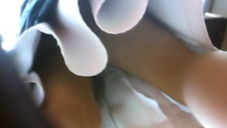 【盗撮動画】病院近くのコンビニで休憩中のナースのパンチラを隠し撮る変態の投稿動画のアイキャッチ画像