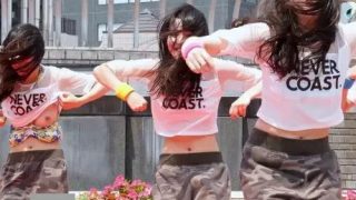 【超お宝】女子大生がダンス中に水着がズレて片乳が丸出しになる動画が発見される！のサムネイル画像