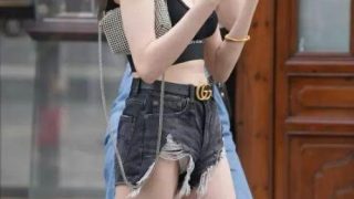 【盗撮】街撮りパンチラ！モデル系美人お姉さんの股間の隙間から純白パンティが露……のアイキャッチ画像