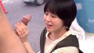 《エロ動画×素人･人妻･MM号》旦那の目の前でマジックミラー越しに誘惑された……のアイキャッチ画像